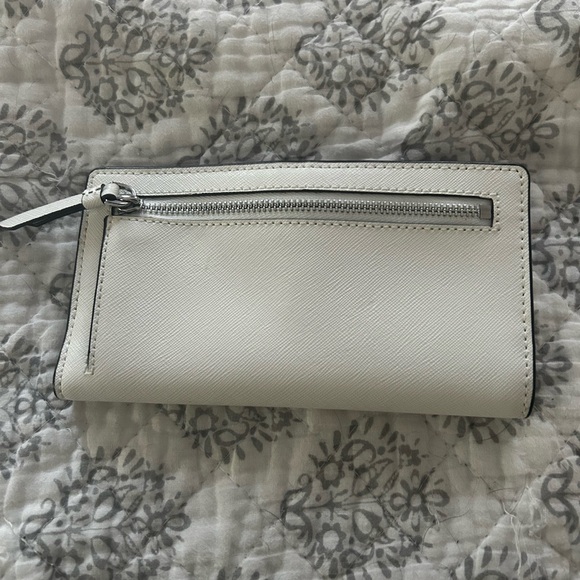Never used kate spade slim snap close wallet - Picture 3 of 3